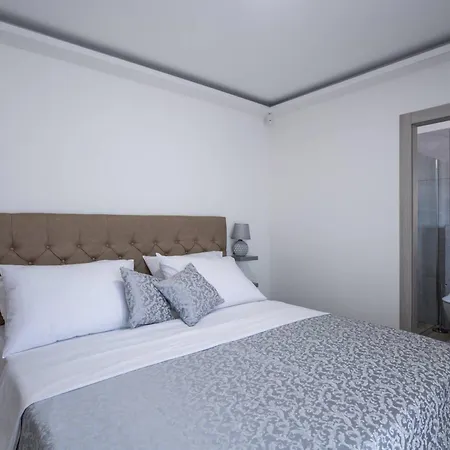 Speranza By Interhome Pula