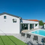 Speranza By Interhome Tatil Evi Pula