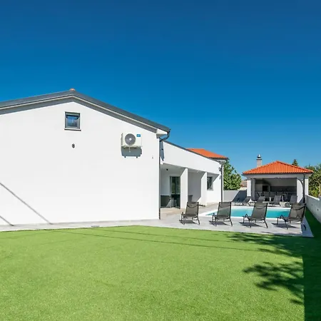 Semesterbostad Speranza By Interhome Pula