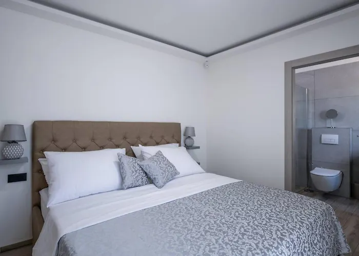 Speranza By Interhome Pula