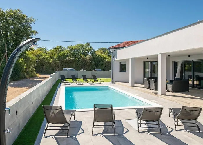 Speranza By Interhome * Pula