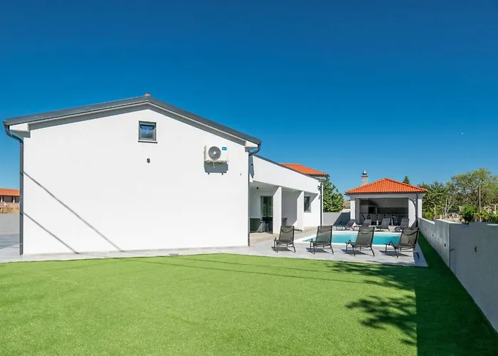 Semesterbostad Speranza By Interhome Pula