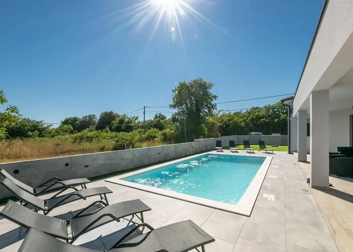 Speranza By Interhome Pula